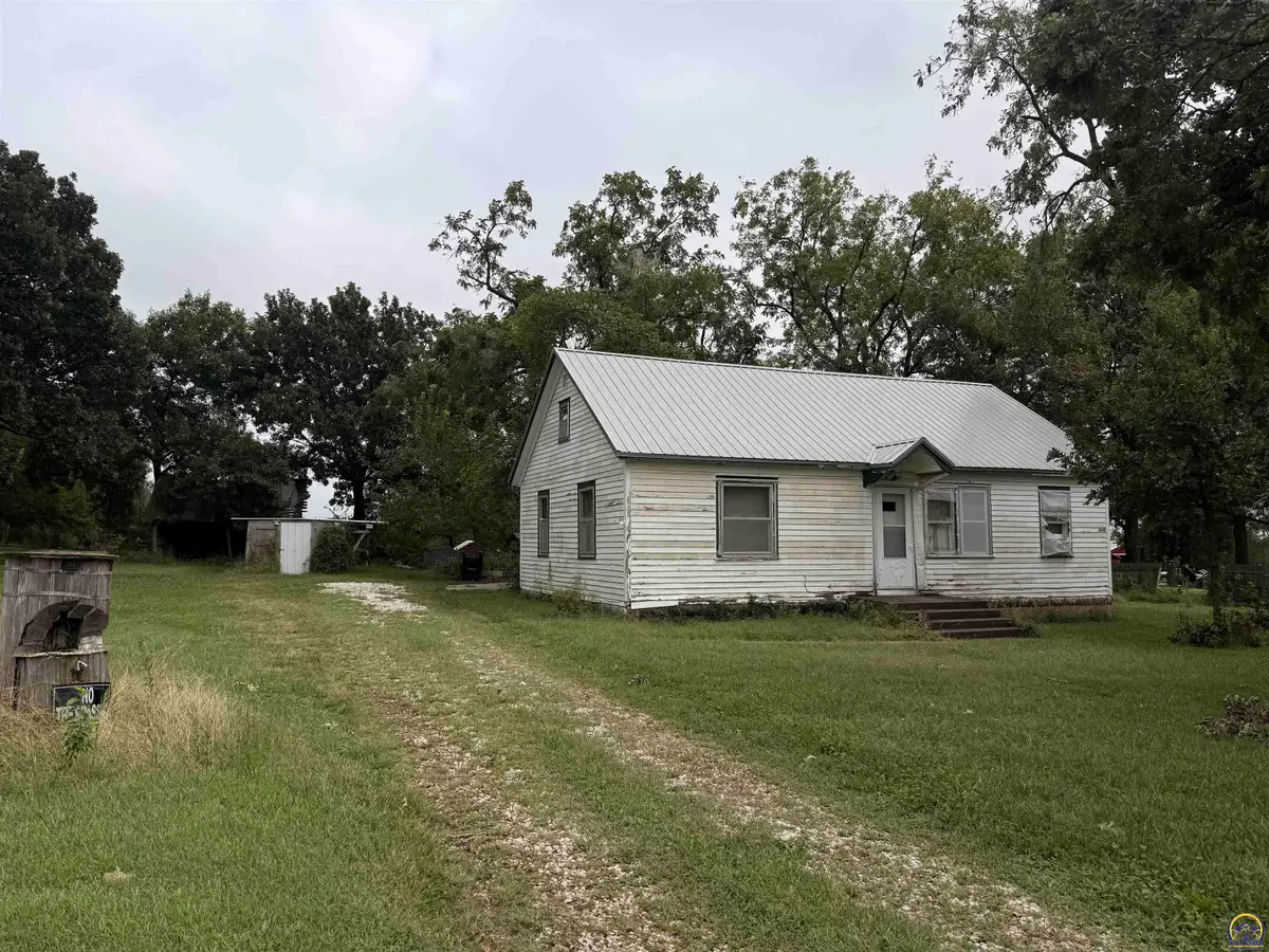23238 N 4th St, Osage City, KS 66523 - #1