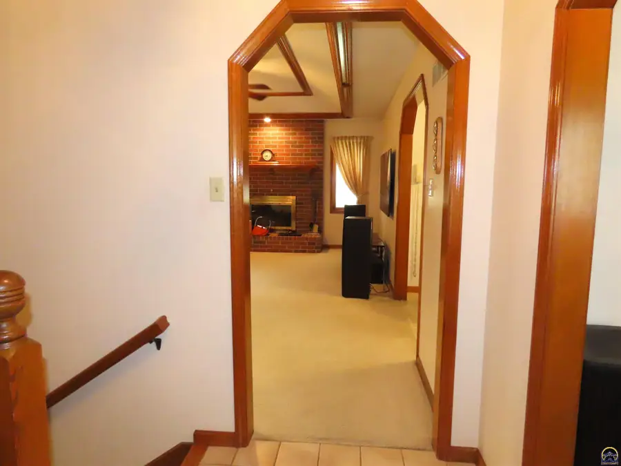6621 SW Wentley Ln, Topeka, KS 66614 - #3