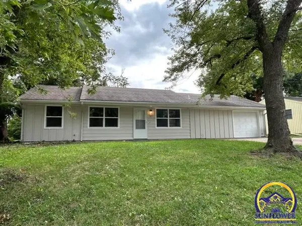 1103 SW 32nd St, Topeka, KS 66611