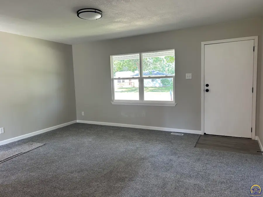 1103 SW 32nd St, Topeka, KS 66611 - #2