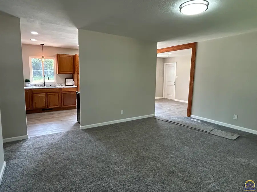 1103 SW 32nd St, Topeka, KS 66611 - #3