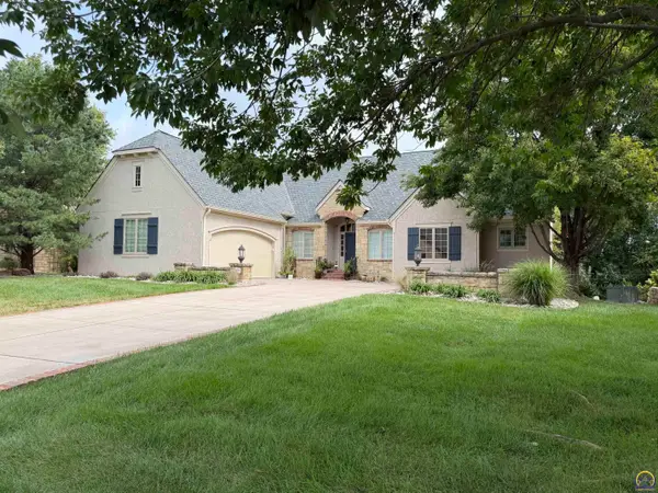 1010 SW Exmoor Ln, Topeka, KS 66604