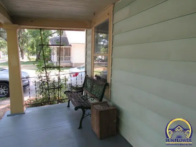 1043 NE Oakland Ave, Topeka, KS 66616-1516 - #3