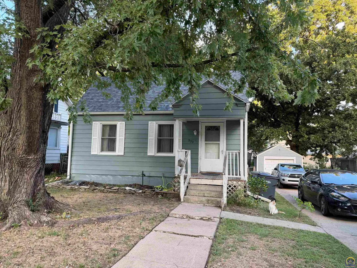 930 Chestnut St, Emporia, KS 66801 - #1