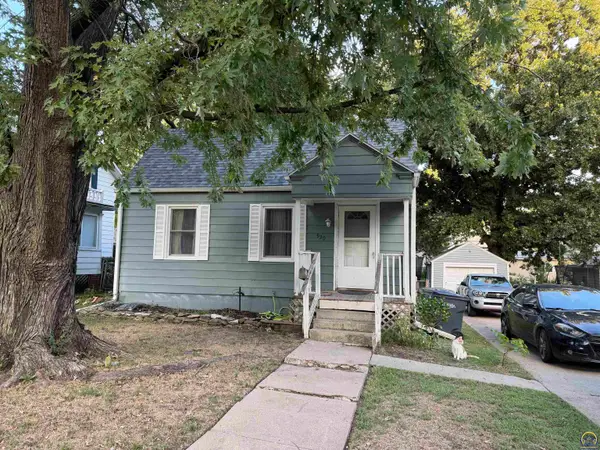 930 Chestnut St, Emporia, KS 66801