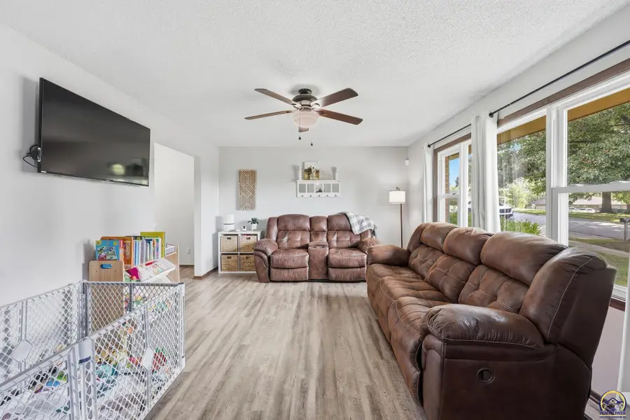 3718 SE Long St, Topeka, KS 66609 - #2