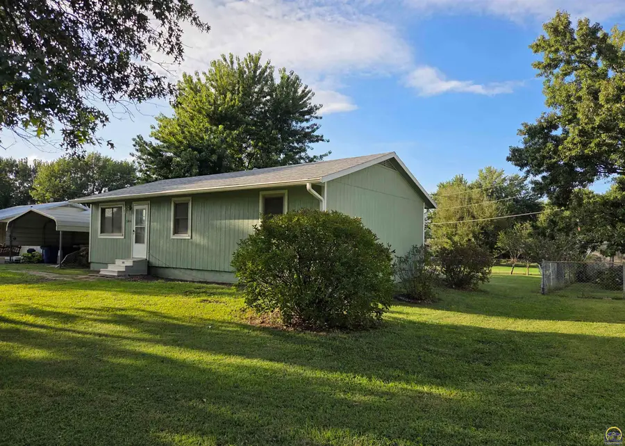 506 W North St, Carbondale, KS 66414 - #2