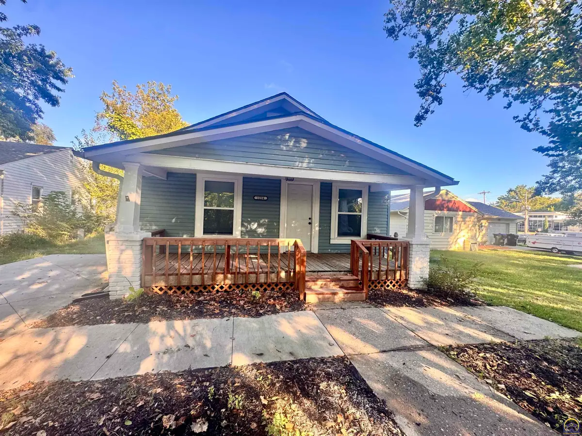 1234 SW Mcalister Ave, Topeka, KS 66604 - #1