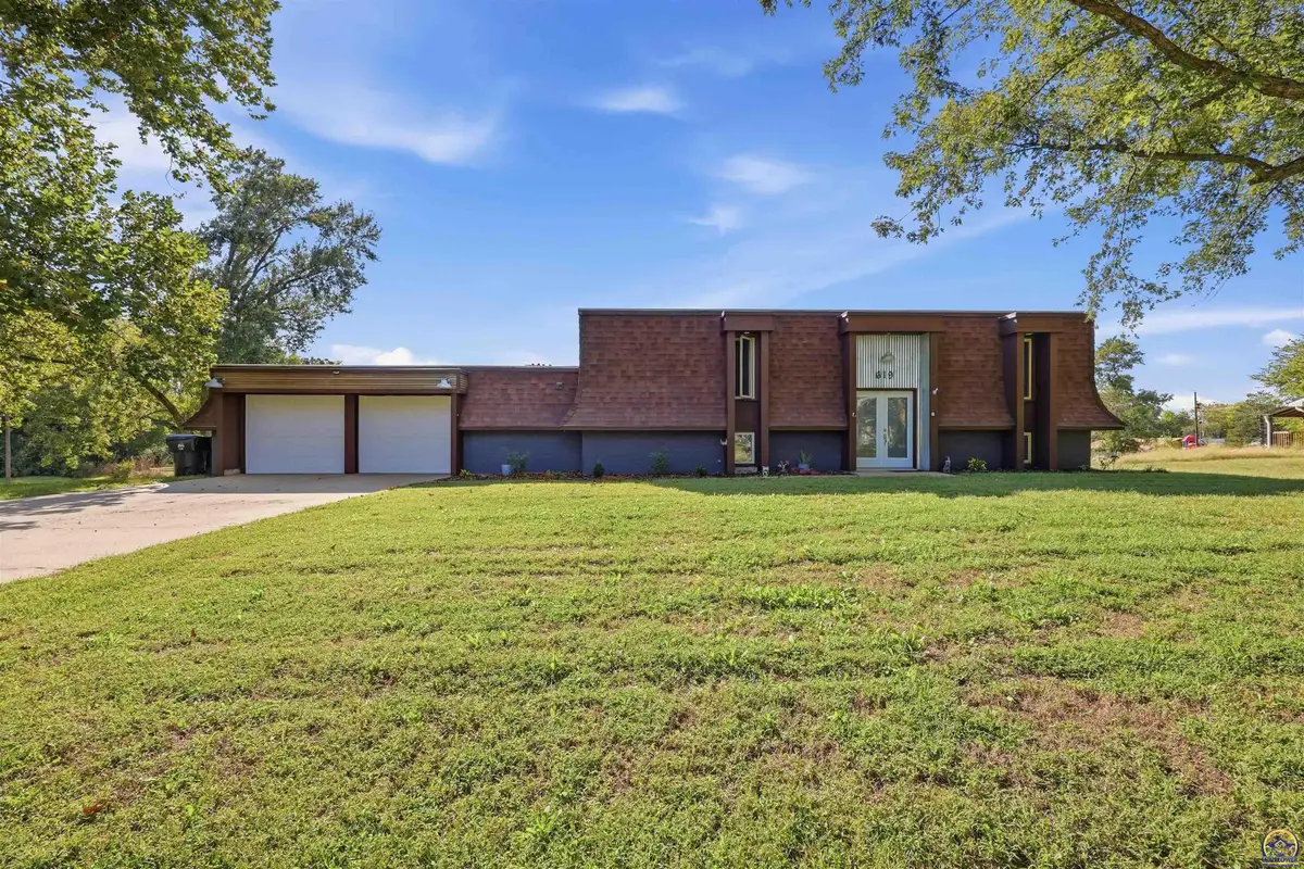 619 Walnut St, Silver Lake, KS 66539 - #1