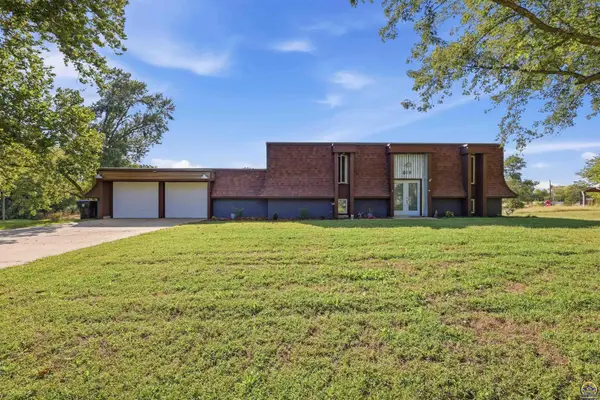 619 Walnut St, Silver Lake, KS 66539