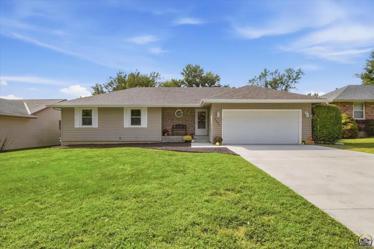 2837 SW Herefordshire Rd, Topeka, KS 66614 - #1