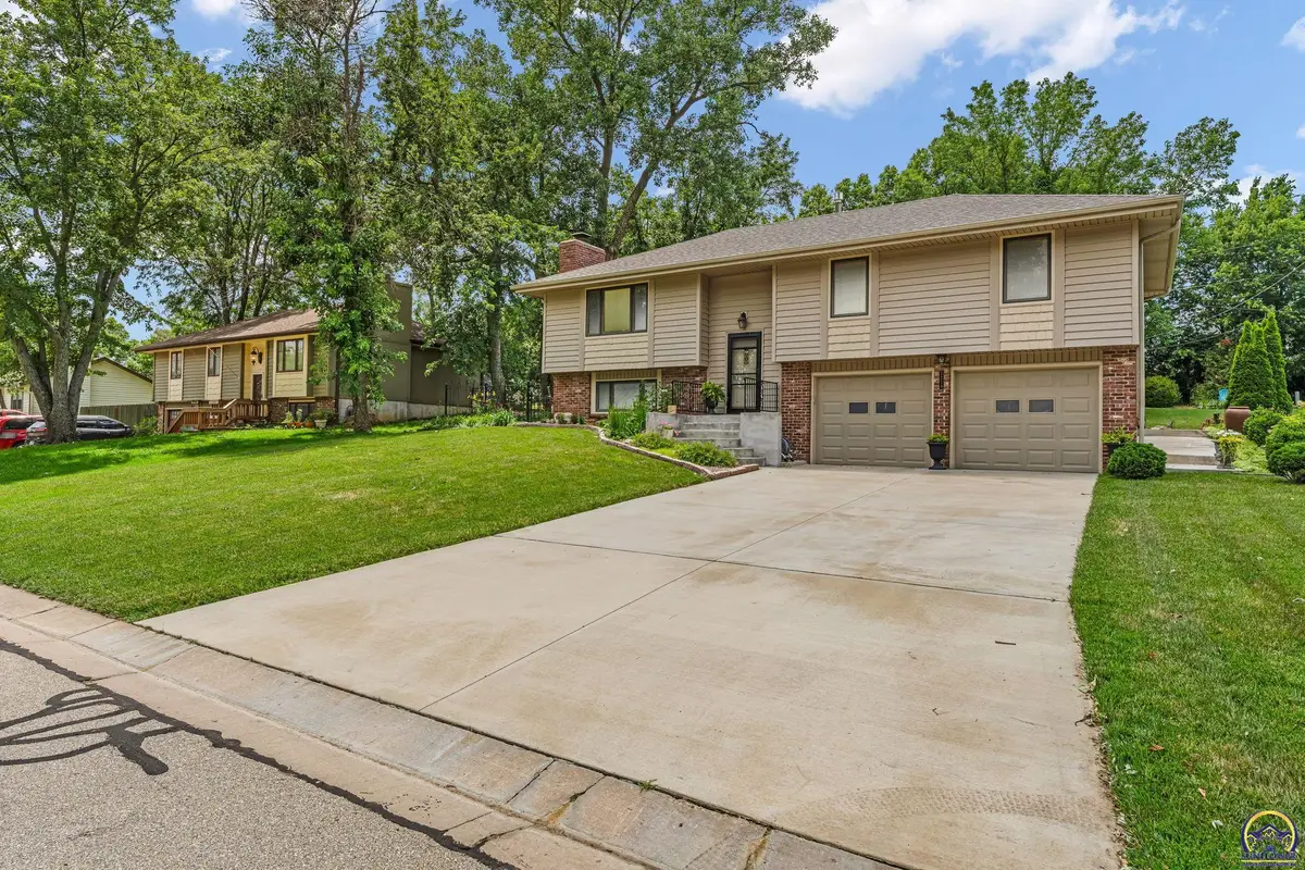 2219 SE Stinson Dr, Tecumseh, KS 66542 - #1