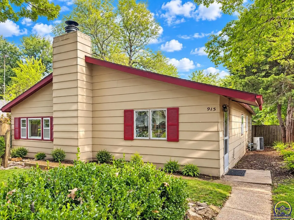 915 Lincoln St, Emporia, KS 66801 - #1