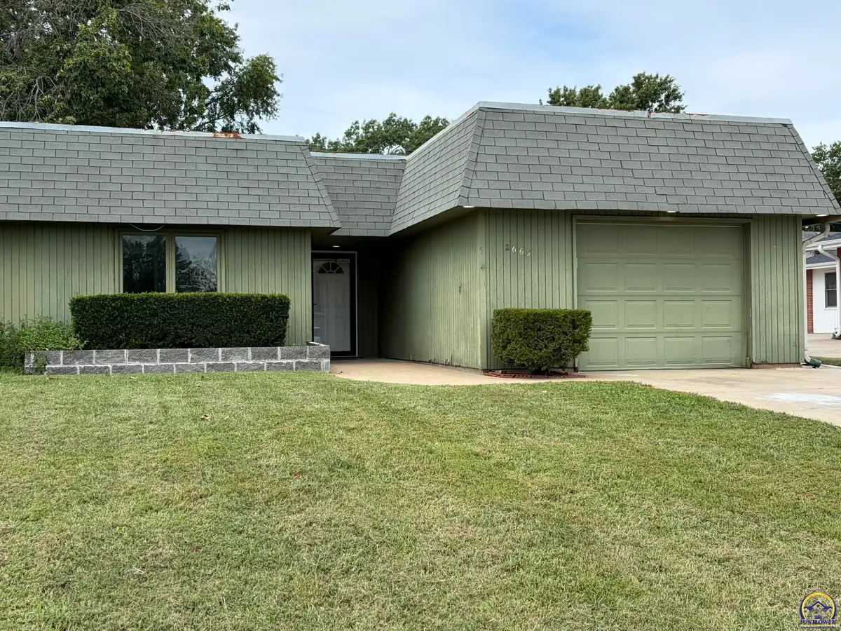 2663 SW Arrowhead Rd, Topeka, KS 66614 - #1