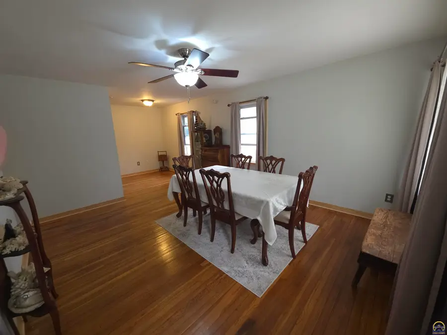 2117 SE Ohio Ave, Topeka, KS 66605 - #3
