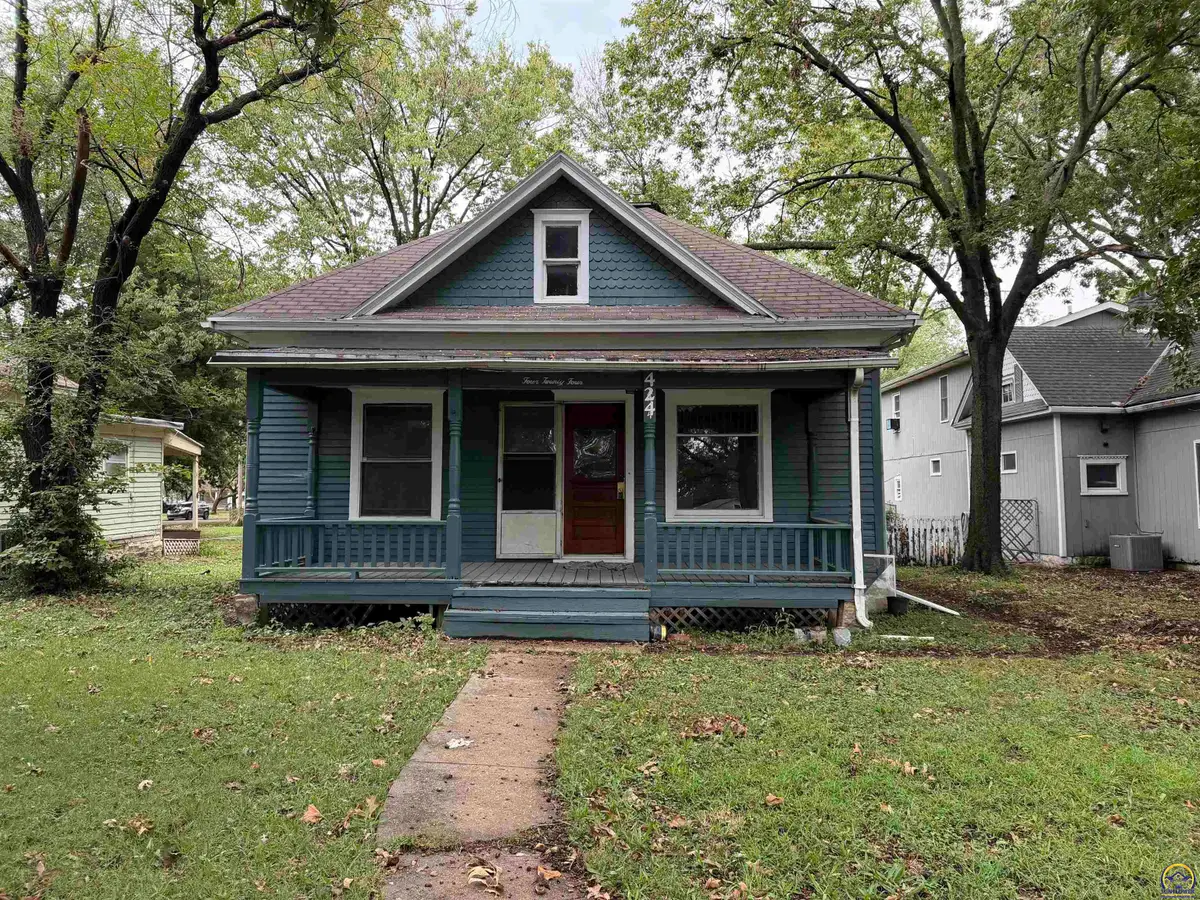 424 Cottonwood St, Emporia, KS 66801 - #1