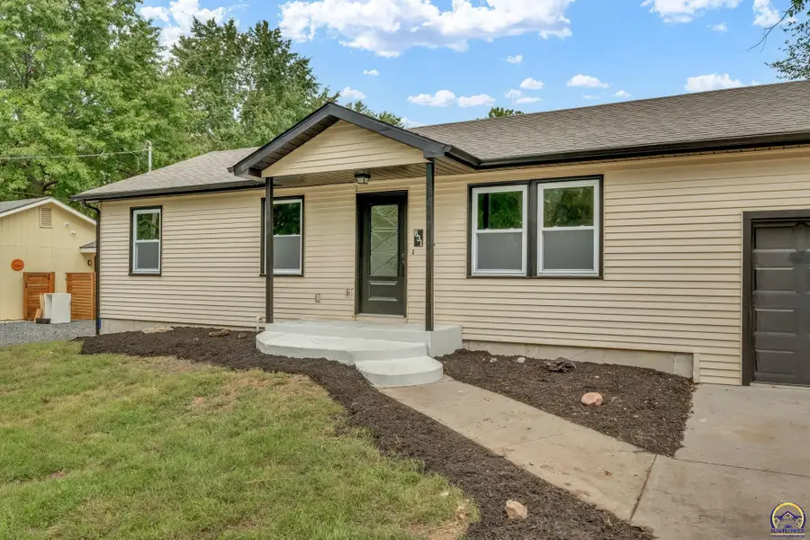 831 Elm St, Lawrence, KS 66044 - #3