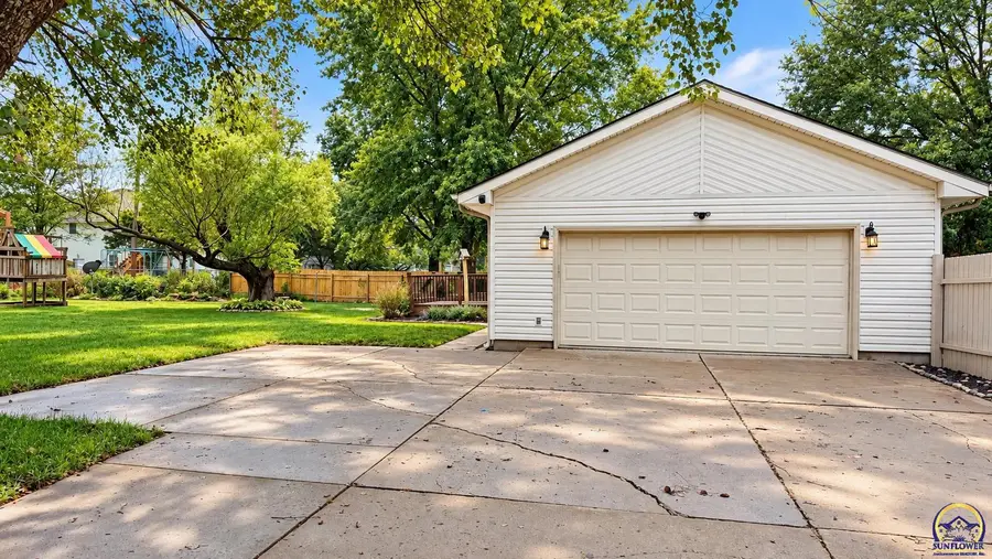 4321 SE 23rd Ter, Tecumseh, KS 66542-9409 - #2