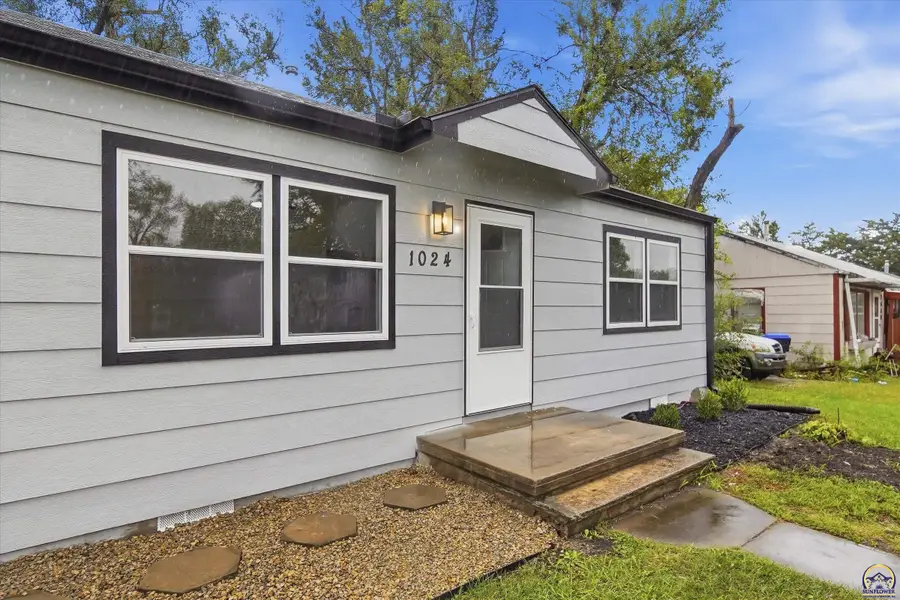 1024 SE 33rd Ter, Topeka, KS 66605 - #2