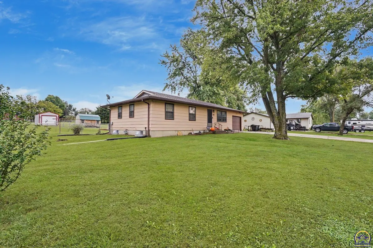 112 Lawrence Ave, Scranton, KS 66537-9284 - #1