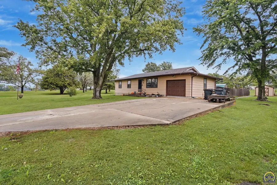 112 Lawrence Ave, Scranton, KS 66537-9284 - #2