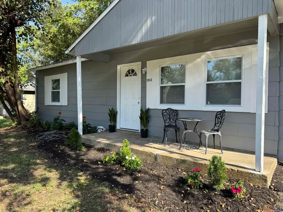 3542 SW Kerry Ave, Topeka, KS 66611 - #2