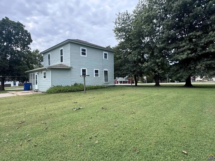 102 N Osage St, Nortonville, KS 66060 - #3