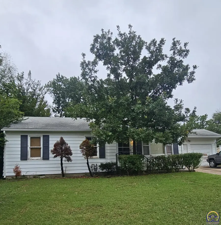 2512 SE Pennsylvania Ave, Topeka, KS 66605 - #3