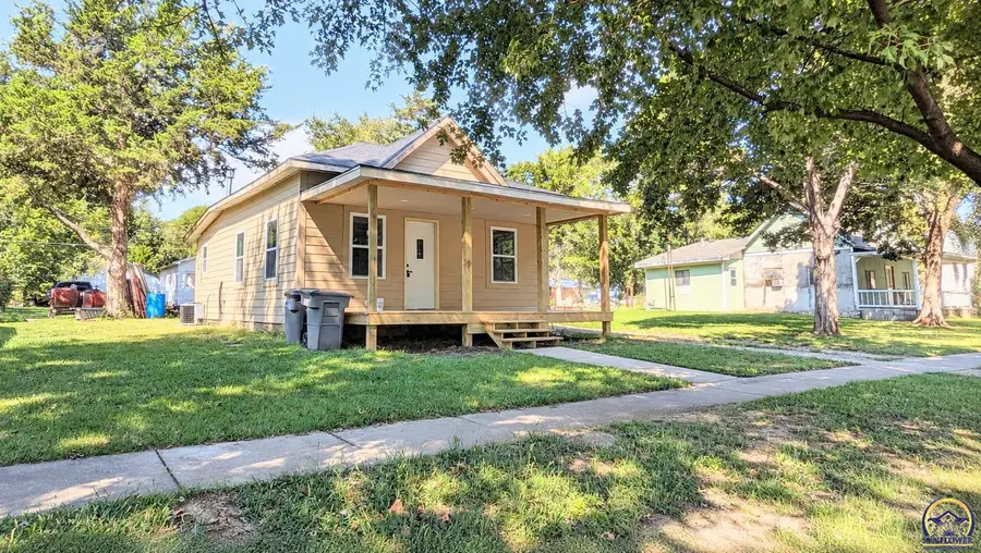 17 Neosho St, Emporia, KS 66801 - #2