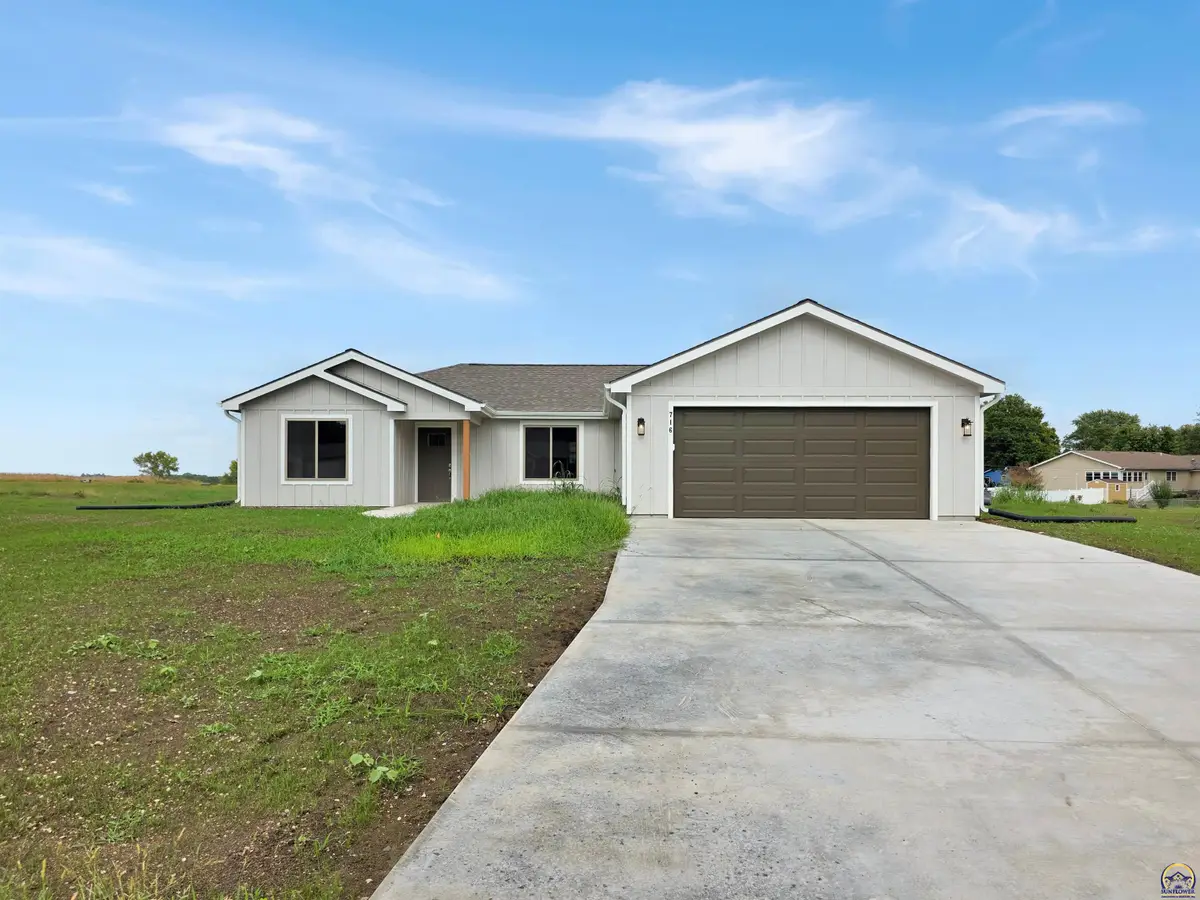 716 Teresa Ct, Carbondale, KS 66604-1975 - #1