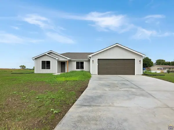 716 Teresa Ct, Carbondale, KS 66604-1975