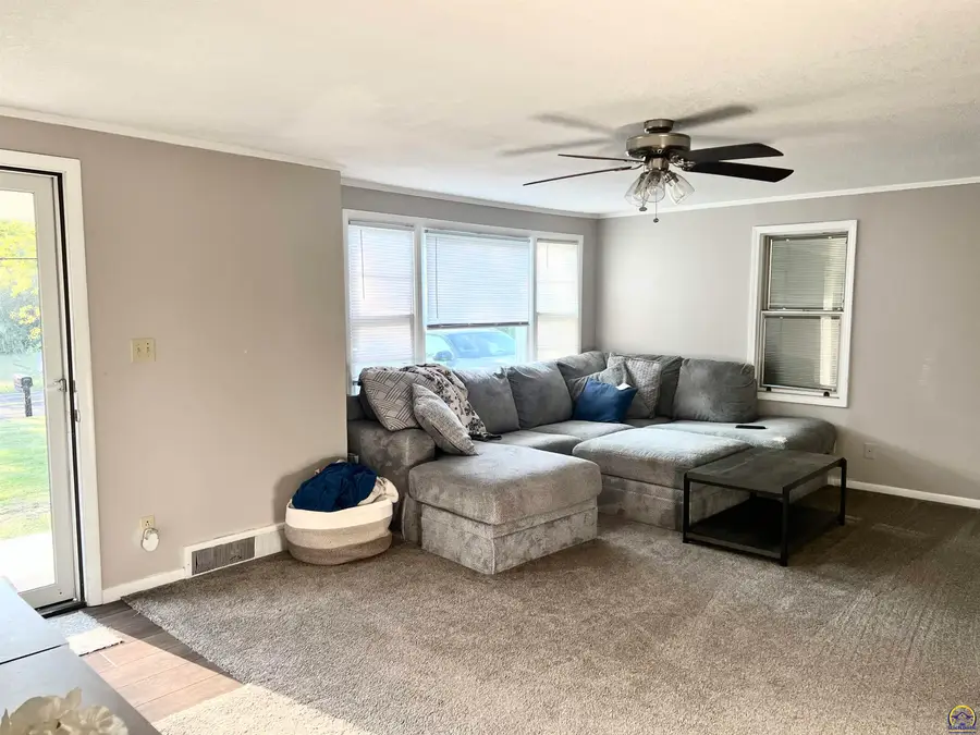 3404 NW Rochester Rd, Topeka, KS 66617 - #3