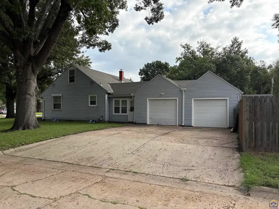 3145 SW Sena Dr, Topeka, KS 66604 - #2