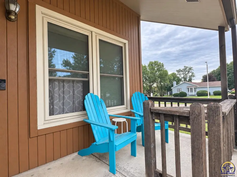 3626 SW Kiowa St, Topeka, KS 66614 - #2