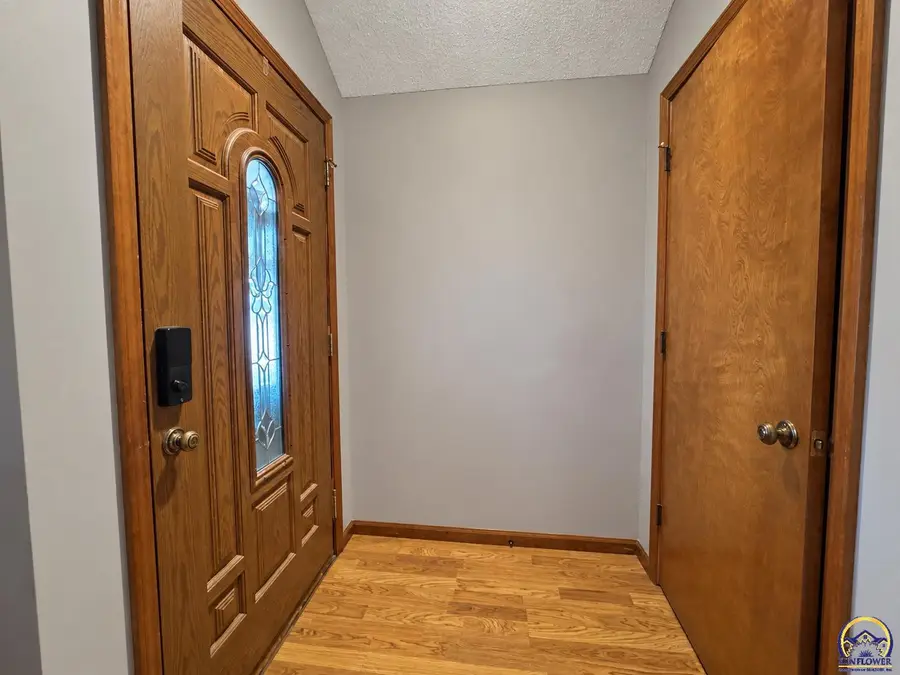 3626 SW Kiowa St, Topeka, KS 66614 - #3