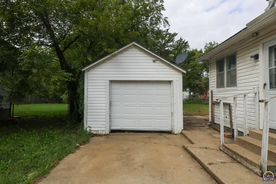 19 Exchange St, Emporia, KS 66801 - #2