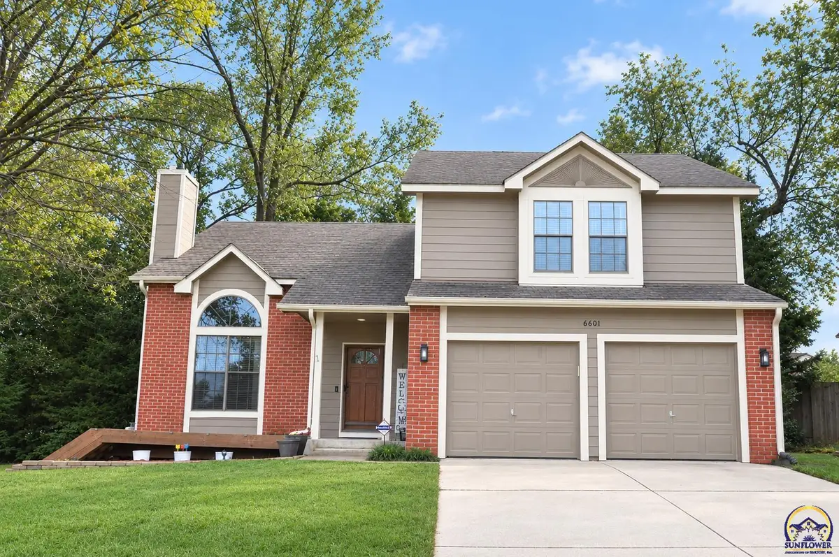 6601 SW Hamptonshire Ln, Topeka, KS 66614 - #1