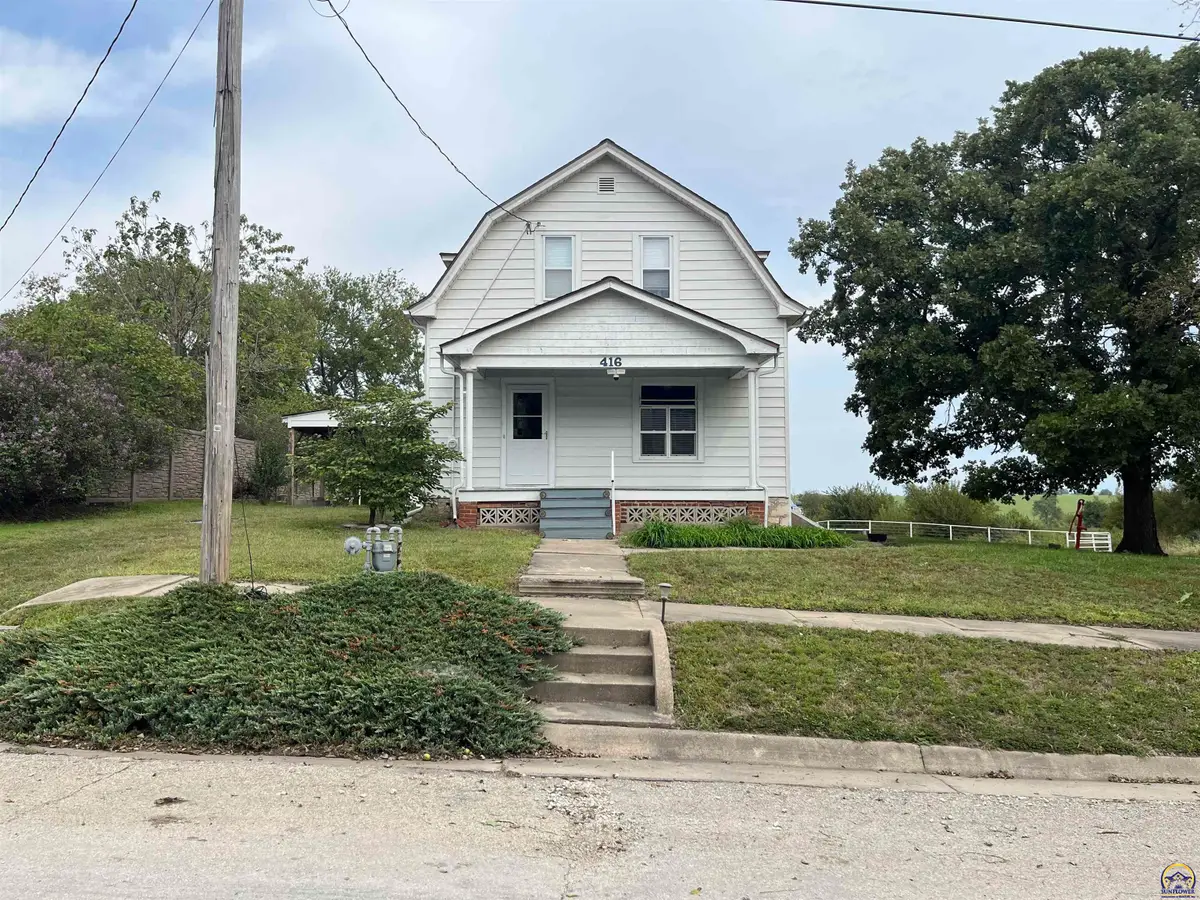 416 E 1st St, Eskridge, KS 66423 - #1