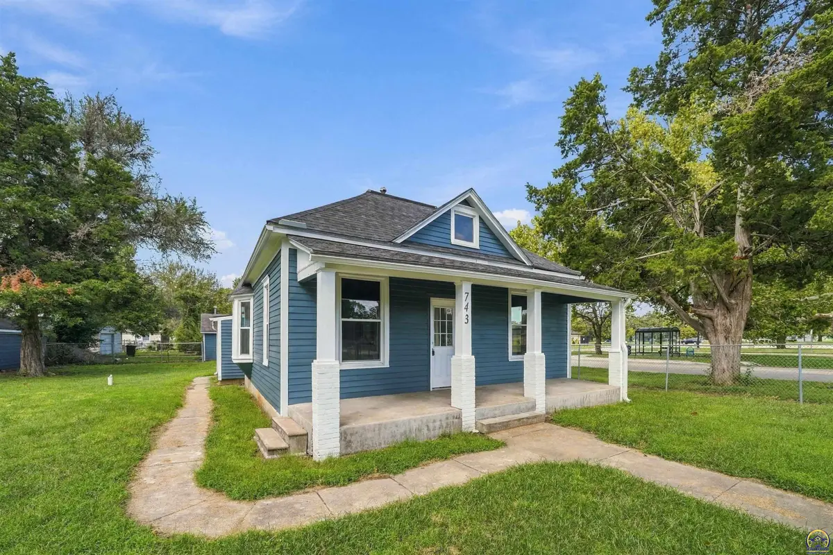 743 NE Sumner St, Topeka, KS 66616 - #1