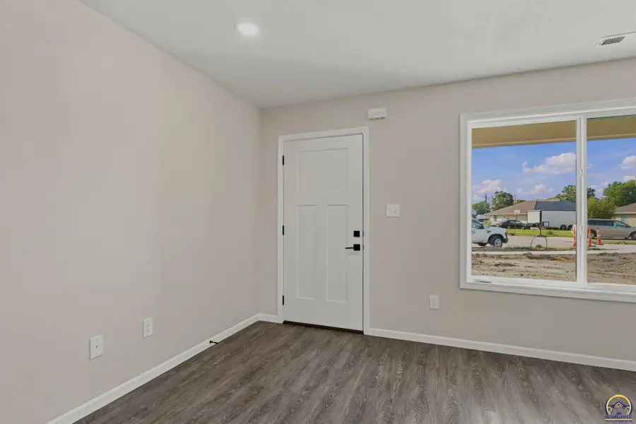 1923 NW Greenwood Ct, Topeka, KS 66608 - #3