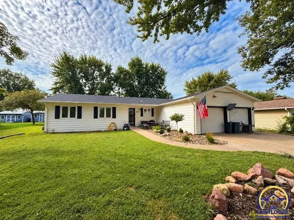 207 Osage Ave, Hiawatha, KS 66434