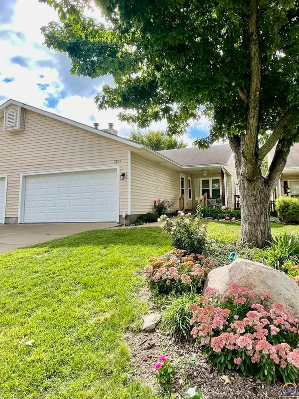 3609 SW 36th St, Topeka, KS 66614