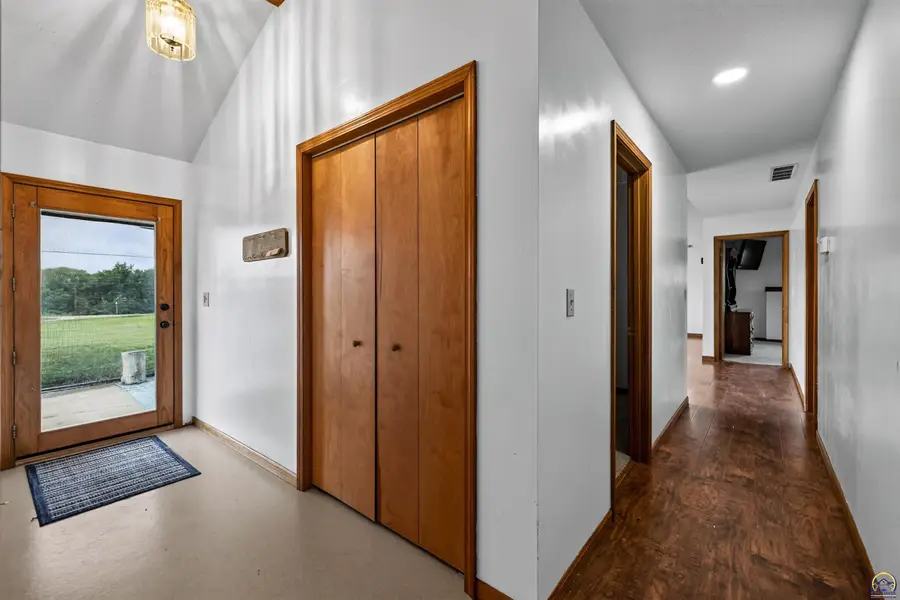 17208 Bowser Dr, Hoyt, KS 66440 - #2
