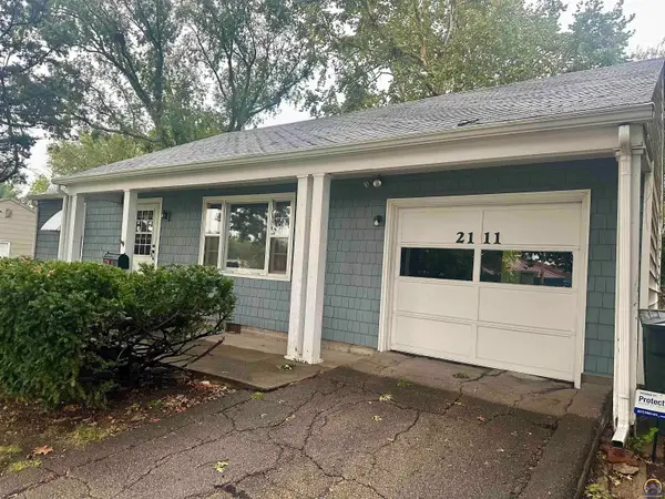 2111 SW Washburn Ave, Topeka, KS 66608