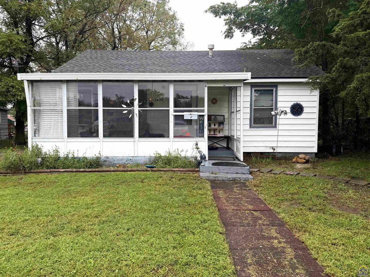 1424 NW Van Buren St, Topeka, KS 66608 - #1