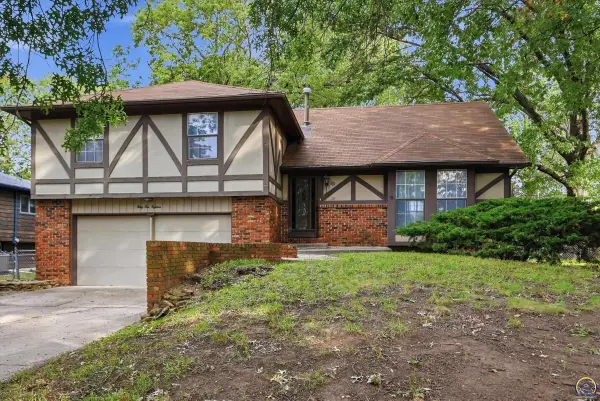 3418 W 10th Ter, Lawrence, KS 66049