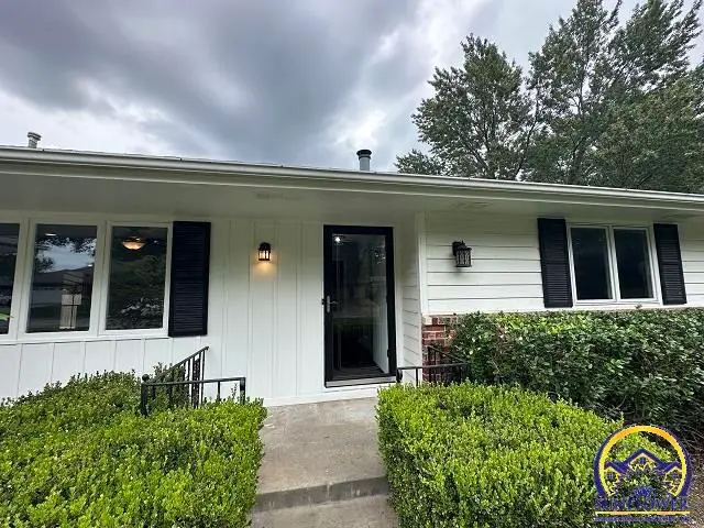 2736 SW Osborn Rd, Topeka, KS 66614 - #2