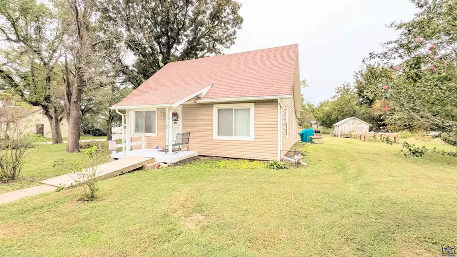 619 Ivy St, Admire, KS 66830 - #2
