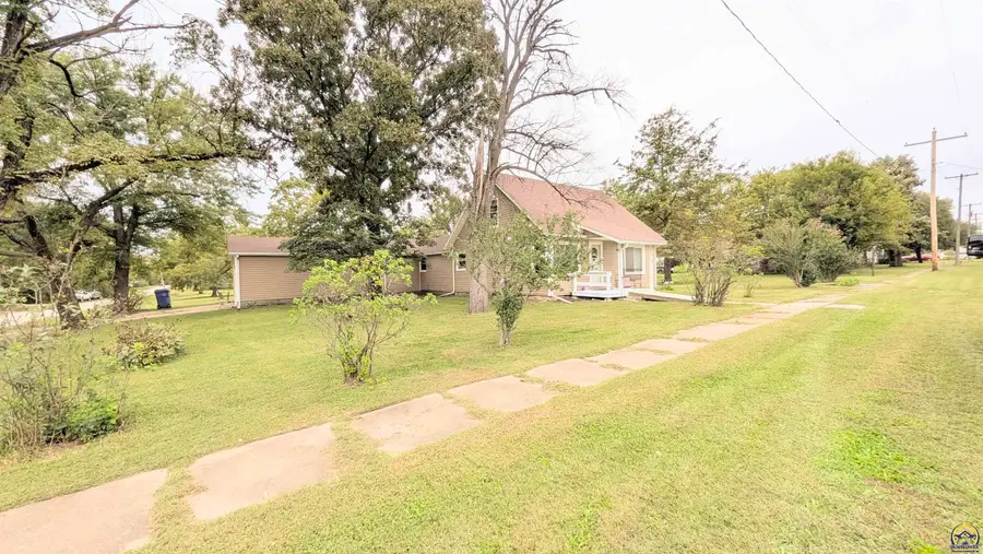 619 Ivy St, Admire, KS 66830 - #3