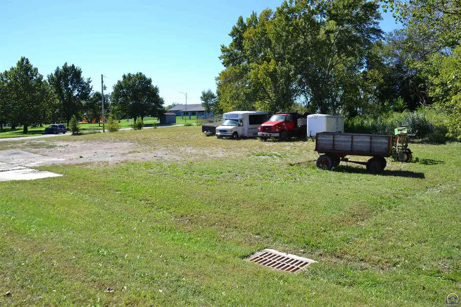 1106 S Topeka Ave, Lyndon, KS 66451-9999 - #3